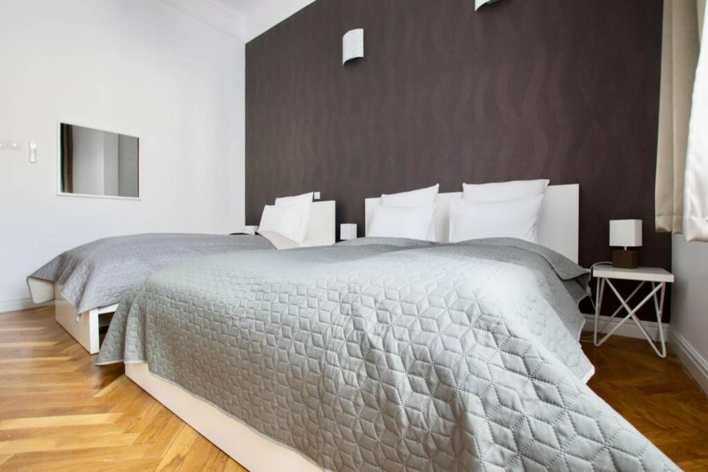 Premium Apartment By Hi5-Vaci Str. 3 Bedroom Budapeste Exterior foto