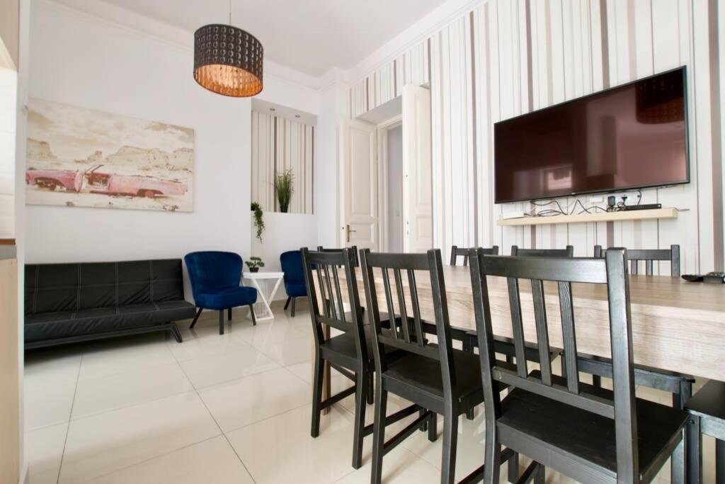 Premium Apartment By Hi5-Vaci Str. 3 Bedroom Budapeste Exterior foto